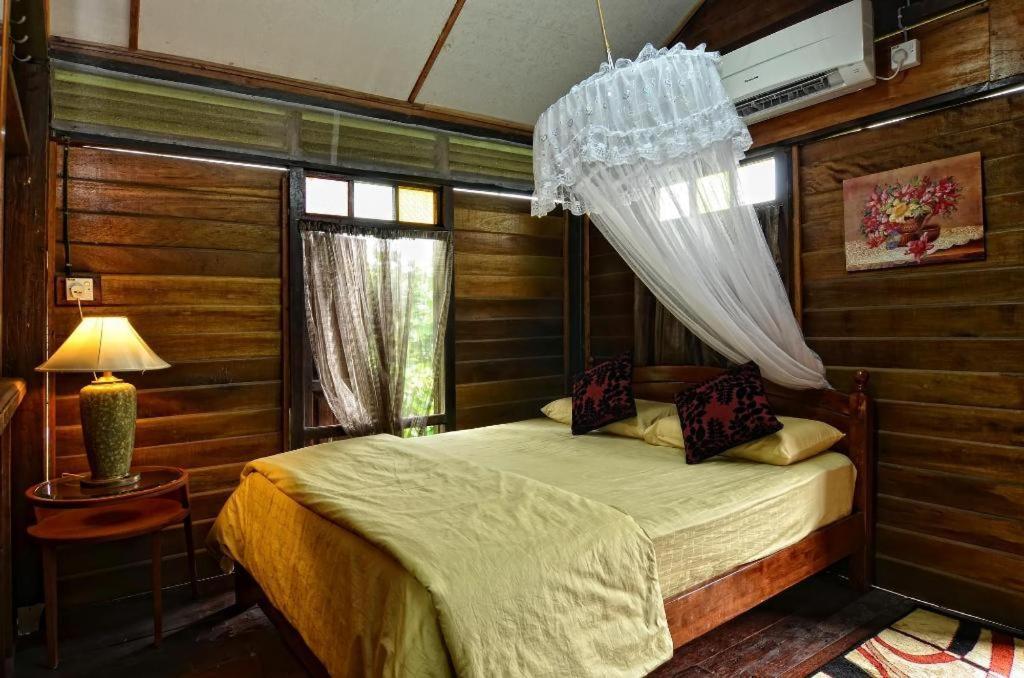 Oyo Home 90745 Desa Balqis Beach Resort Malacca Exterior foto